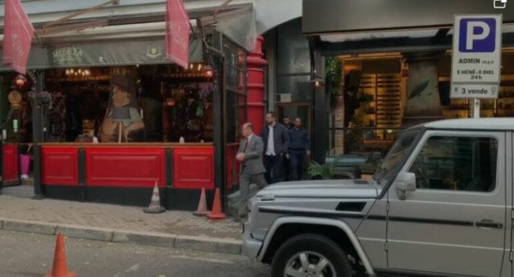 Oficerët e policisë gjyqësore i shkojnë në shtëpi ish-kryeministrit Berisha