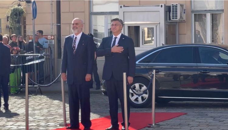 Video/Rama vizitë në Kroaci, pritet me ceremoni nga homologu Plenkovic