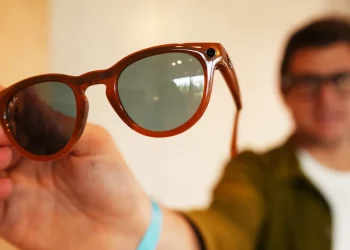 Meta prezanton syzet inteligjente të krijuara në bashkëpunim me Ray-Ban