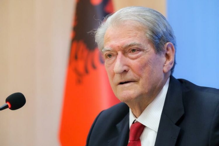 “Frikacakë”, Berisha: Kanë fikur dritat që të mos ndjekin konferencën time, Ahmetajn e ka arrestuar Linda Rama