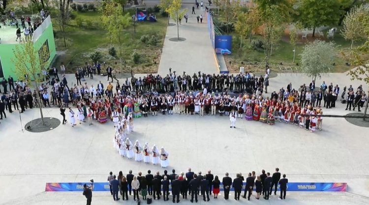 Këngë dhe valle popullore, çfarë ndodhi në Samitin e Procesit të Berlinit në Tiranë (Foto)