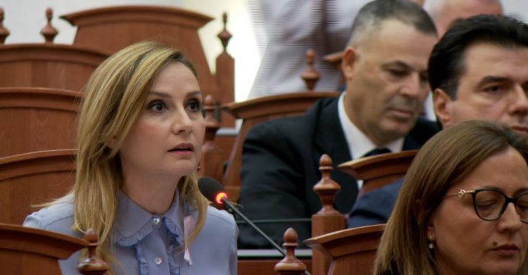 “Rezoluta ime më e mirë se e jotja”, Tabaku-Spiropalit: Elisa, më dëgjo. Pusho! Sherri i turpshëm