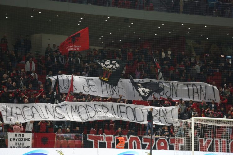 “Kur je mirë, të dojn tan”, banderolë speciale në miqësoren ndaj Bullgarisë