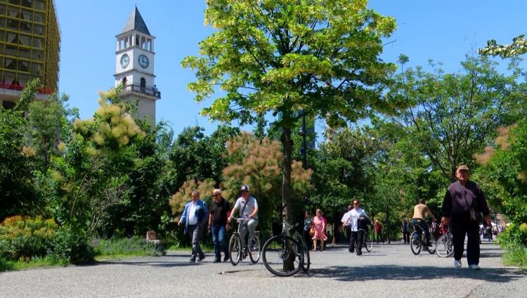 Maratona e Tiranës/ Policia Bashkiake: Nëse keni parkuar automjetet në këto rrugë, duhet t’i hiqni