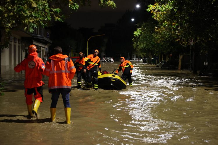 Moti i keq në Itali/ 3 viktima në Toskana, pezullohet mësimi