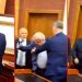 I morën karrigen, revoltohet deputeti i PS Xhemal Qefalia përplaset me Edmond Spahon