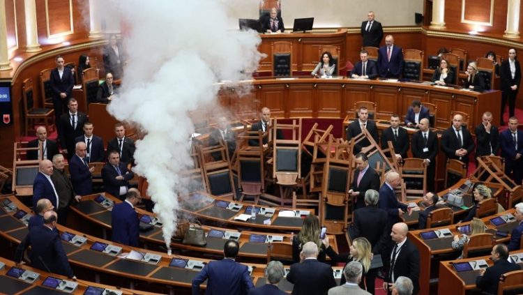 Nesër seanca për buxhetin/ Opozita paralajmëron “luftë”, PS gati skenarët për të shmangur përplasjen