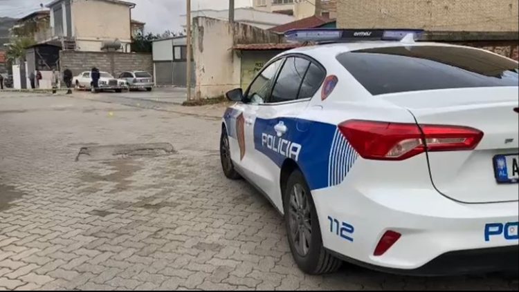 Sherr në Peqin/ Kryetari i Bashkisë ndërhyn për të shuar konfliktin
