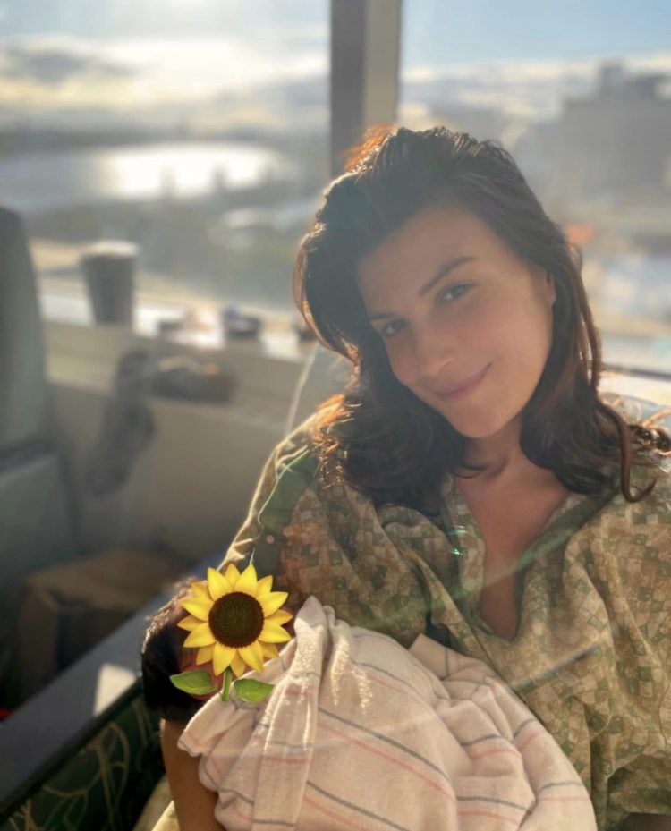 Këngëtarja e njohur shqiptare bëhet nënë për herë të parë