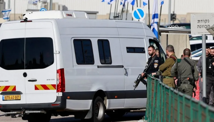 Hamasi liroi 24 pengje, Izraeli do t’i japë në këmbim 39 palestinezë të burgosur