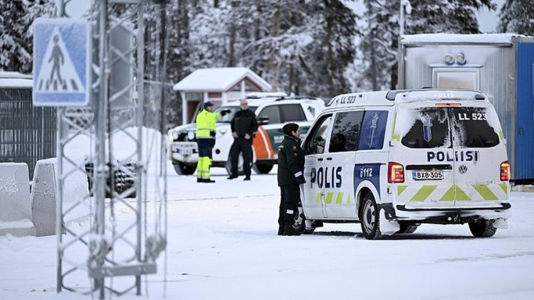 Fluksi i emigrantëve, Finlanda mbyll kufirin me Rusinë