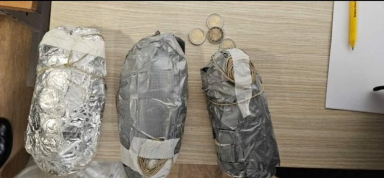 Kosovë/ Sekuestrohen monedha 2 euroshe false, 6 persona të arrestuar