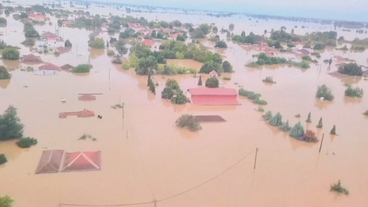 Qytetet më të rrezikuara nga moti i keq në Shqipëri, në 24 orët e ardhshme priten…