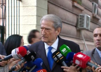 Tensionet në Kryesi/ Berisha: Nikolla do hetohet, mbylli deputetët në ashensor!