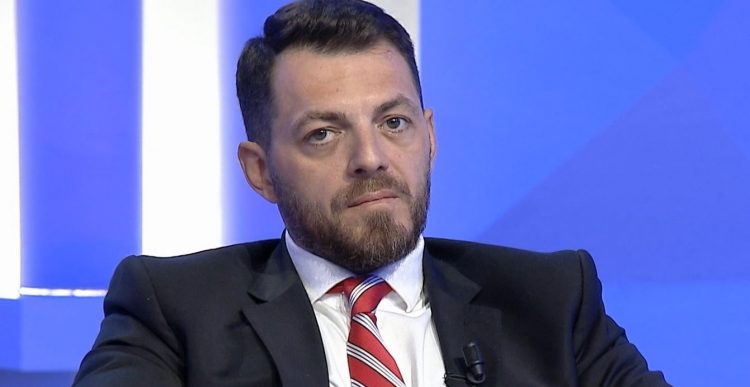 Shqiptarët që lanë gjurmë në botë/Blendi Salaj: Nëse njeh Kadarenë, njeh Shqipërinë, edhe huqet tona