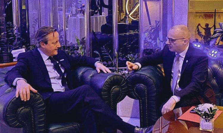 Igli Hasani në Samitin e OSBE-së në Shkup, takohet me David Cameron