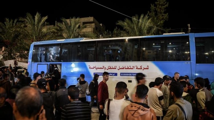 Ushtria izraelite përshkallëzon sulmet, urdhëron civilët në veri të Gazës që të largohen drejt jugut