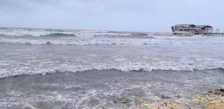 Stabilizohet situata në Portin e Durrësit, rifillon veprimtaria portuale pas stuhisë