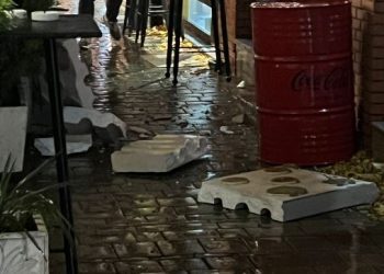 Nis stuhia dhe në Korçë/ Shkëputen pjesë të fasadave të ndërtesave në Pedonale