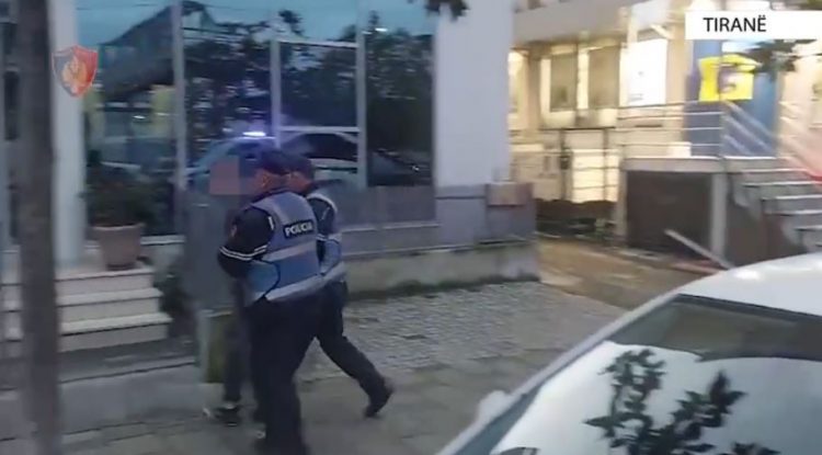 Sekuestrohen mbi 7 kg kanabis, arrestohen 3 të rinj në Vorë