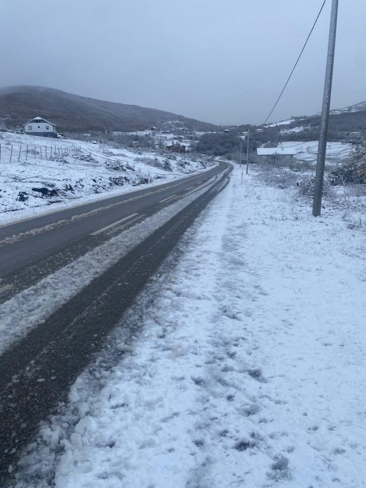 Reshjet e dëborës përfshijnë Dibrën, problematik segmenti nga Cereni për në Kalanë e Dodës