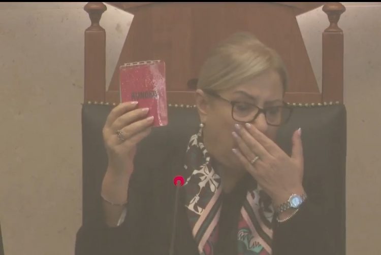 Tym në Kuvend/Berishës i lotojnë sytë , Lindita Nikollën e zë kolla (Foto) 