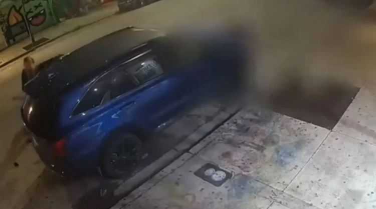 “E bëra për vetëmbrojtje”, reperja 27-vjeçare vret menaxherin e saj në mes të rrugës (Video) 