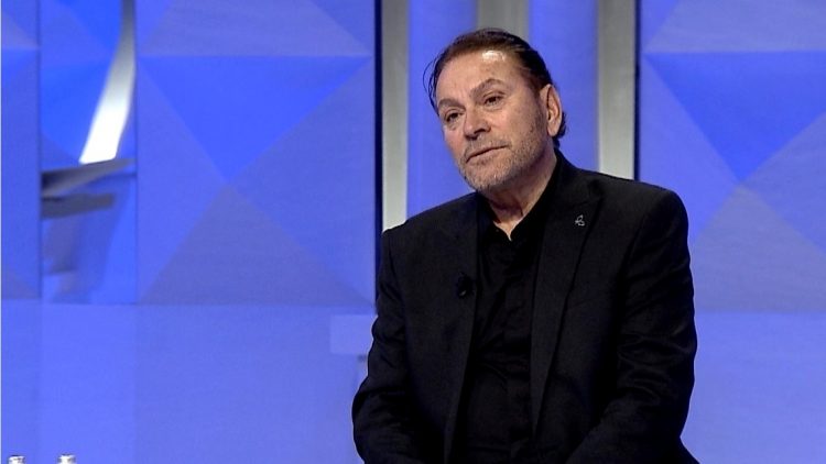 Lindi në Pejë/ Timo Flloko rrëfen sesi u zhvendos në Vlorë: Babai u dashurua…