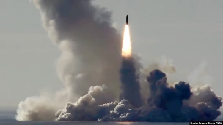 Rusia thotë se testoi raketë balistike me kapacitet bërthamor