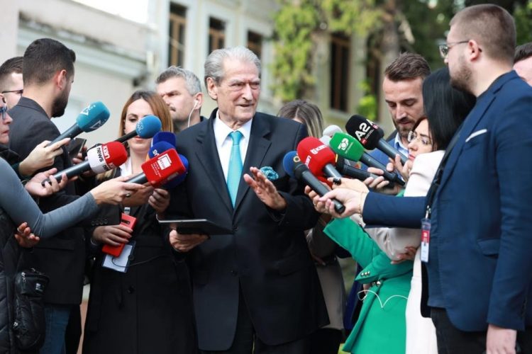 Rama iku në Francë/Berisha para Kuvendit: Parlamenti do jetë institucioni ku do marrë atë që meriton 
