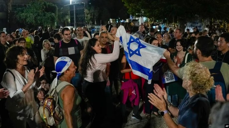 Zgjatja e armëpushimit në Lindjen e Mesme, Hamasi liron dy pengje të tjera izraelite
