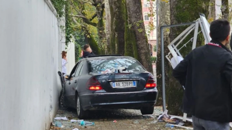Aksidentoi dy persona në trotuar pranë Kryeministrisë, 21-vjeçari i gjobitur 20 herë për shpejtësi