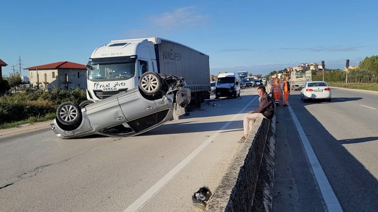 Video/ Aksident i trefishtë në Lushnje, një grua përfundon në spital