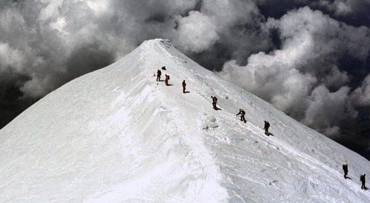 Alpet në rrezik nga ndryshimi i klimës, reshjet e pakta të borës dhe temperaturat e larta po shkaktojnë dëme 