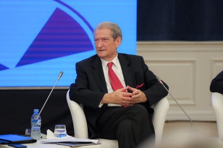 Buxheti 2024, Berisha: Buxheti i vjedhjes më të madhe në histori, u miratua në klube me tava bakllavaje