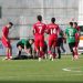 Ndërroi jetë pasi ra pa ndenja në fushë, policia: Futbollisti u transportua për në spitalin e Kavajës, por…