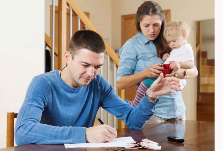 Tregues i varfërisë, familjet shqiptare shpenzime rekord nga buxheti për t’u ushqyer.Sa harxhojnë për nevoja të tjera