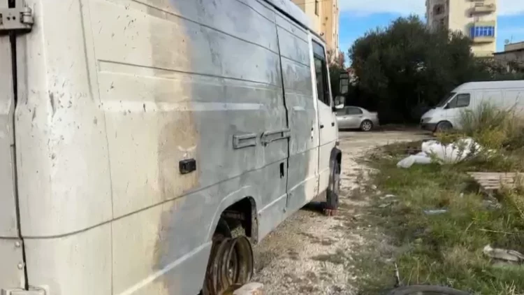 Shkrumbohen nga zjarri 3 automjete të një biznesi, çfarë ndodhi gjatë natës në Vlorë