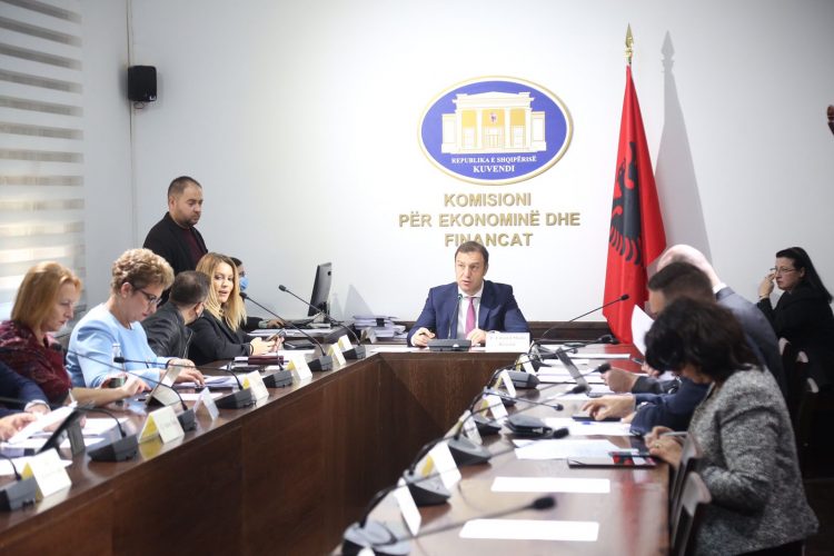 Të hënën mblidhen 5 komisione, opozita: S’do ketë normalitet. Komisioni i Ekonomisë zhvillon mbledhjen online