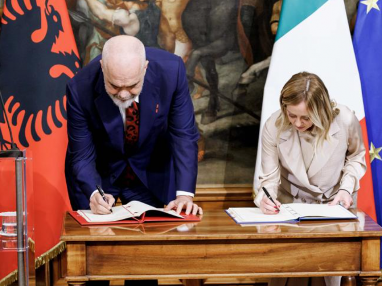 Mediat italiane zbardhin detaje të marrëveshjes për emigrantët: Shqipëria nuk përfiton asnjë fond shtesë