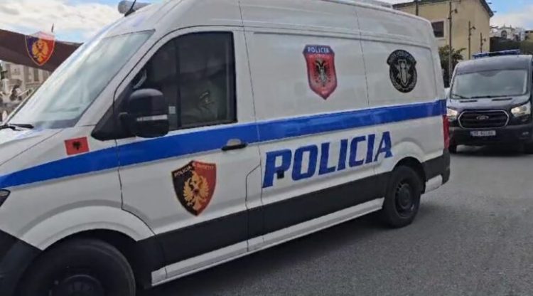 Shpërthim me lëndë plasëse në Laprakë, dëmtohen xhamat e një biznesi