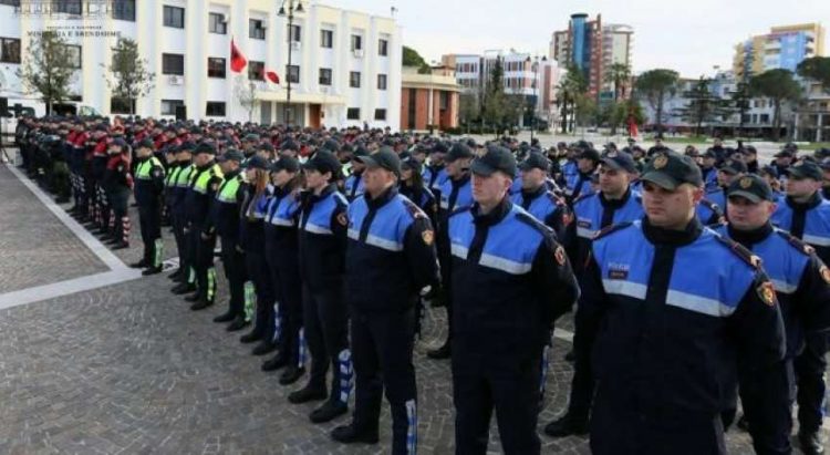 Shpallen 572 vende të lira në polici 