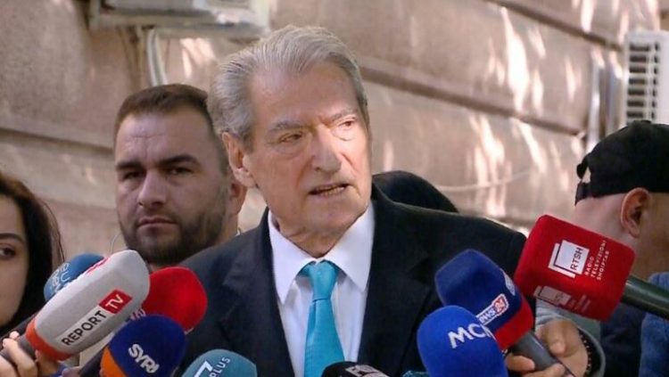 Berisha: Personi që shtyu Salianjin në Kuvend ishte i armatosur