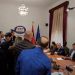 I vetmi komision në Kryesi, debat te Siguria. Naço njofton mbledhjen online. Bardhi: Respektoni Kushtetutën
