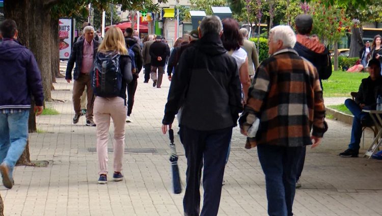 Shqiptarët, më pak të kënaqur me jetën