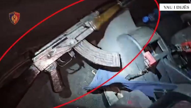 Dyshohet se do të kryente ngjarje kriminale, pranga 37-vjeçarit në Vaun e Dejës (Emri)