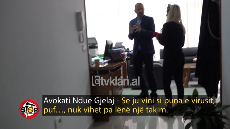 “Ik b*çe, mos më çaj tr**in”, avokati i vjedh miliona klientes dhe e padit