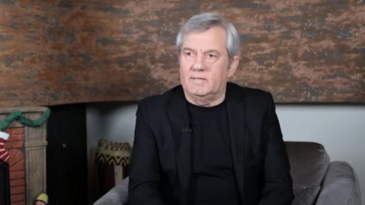 Julian Deda bën reagimin e ndjerë pas vdekjes së të atit: Bab, direkt me mori malli