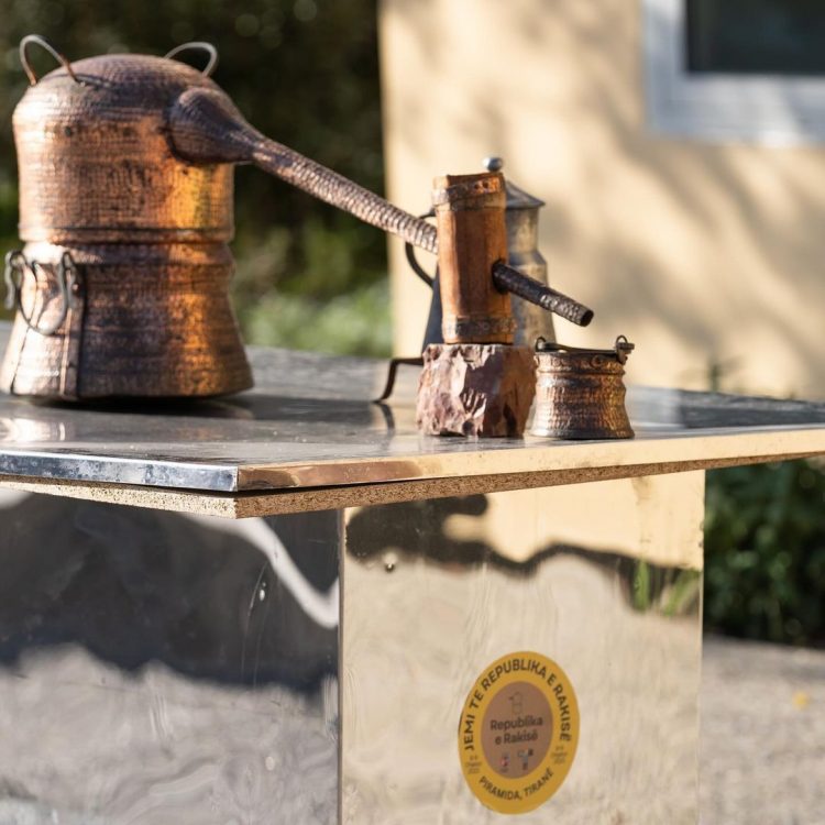 “Republika e rakisë”/ Promovohet pija tradicionale shqiptare si pjesë e trashëgimisë kulturore