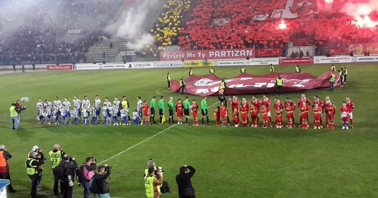 Kaosi në ndeshjen Tirana-Partizani/Arrestohen katër persona, tre të tjerë nën hetim